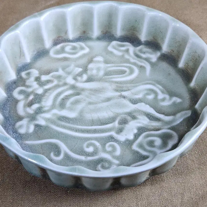 [BUNJANG] Celadon Porcelain Dragon Motif Bowl / 중국도자기 양각문 용을타고 날으는 선비문양 청자
