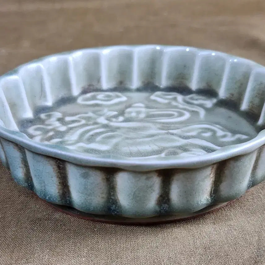 [BUNJANG] Celadon Porcelain Dragon Motif Bowl / 중국도자기 양각문 용을타고 날으는 선비문양 청자