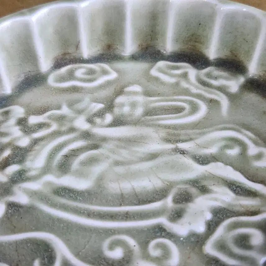 [BUNJANG] Celadon Porcelain Dragon Motif Bowl / 중국도자기 양각문 용을타고 날으는 선비문양 청자