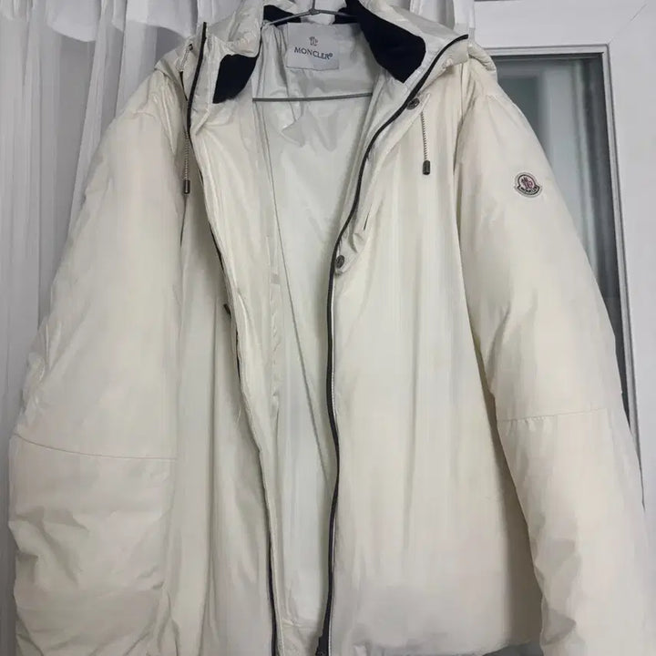 [BUNJANG] Moncler White Padded Jacket / 몽클레어 정품 화이트 패딩