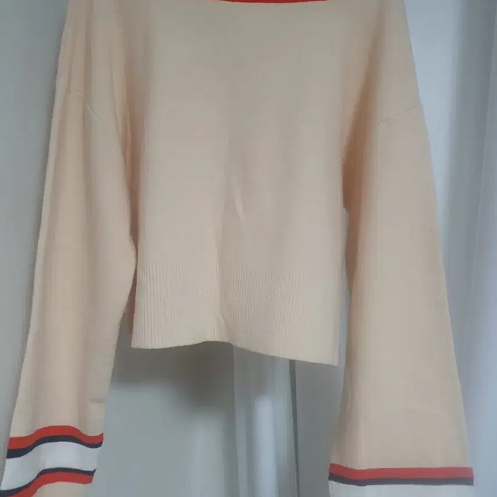 [BUNJANG] Juicy Judy V-Neck Crop Knit Top / 쥬시쥬디 브이넥 크롭 니트