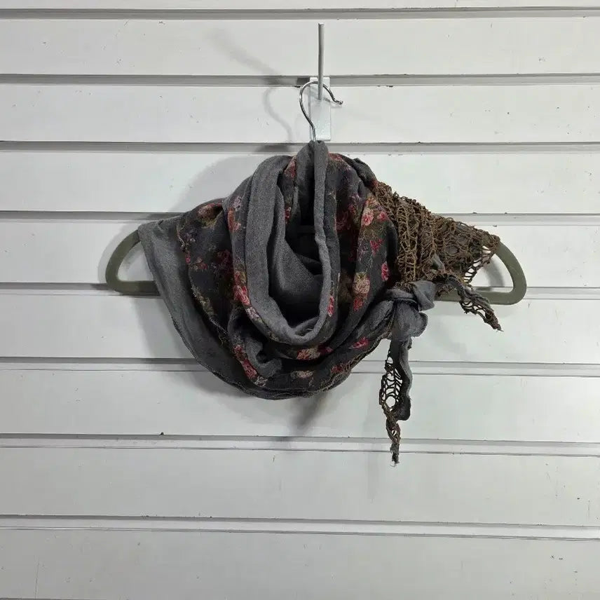 [BUNJANG] Flower Pattern Three-Layer Scarf / 플라워 그물포인트 3겹 스카프 /보물찾기천사