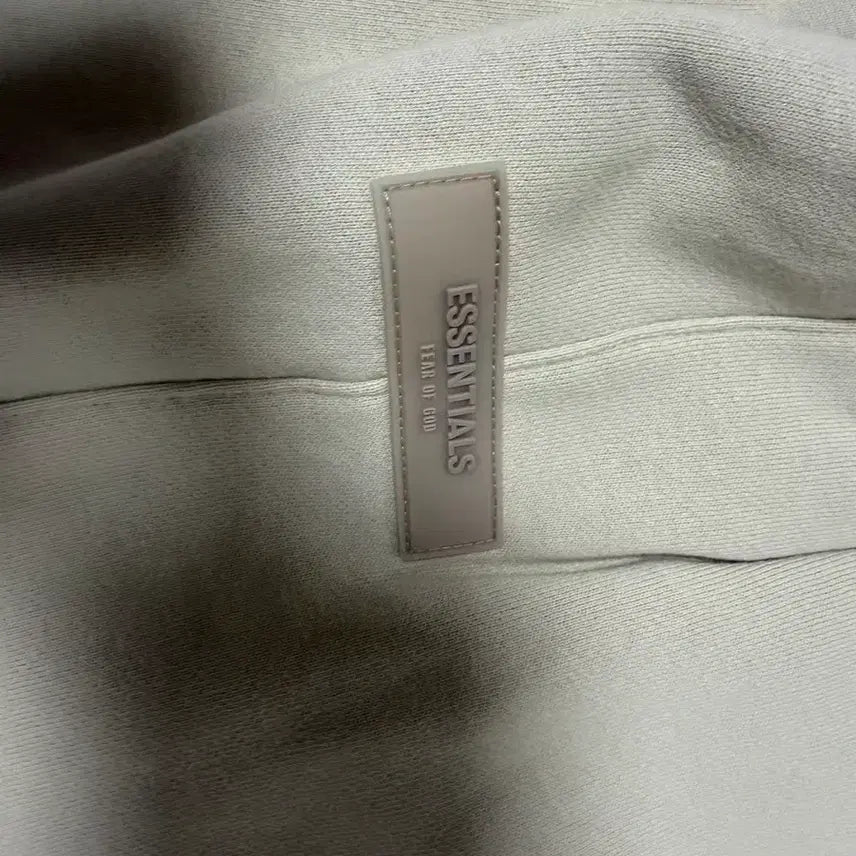 [BUNJANG] Essential Shorts L New / 에센셜 반바지 L 새상품