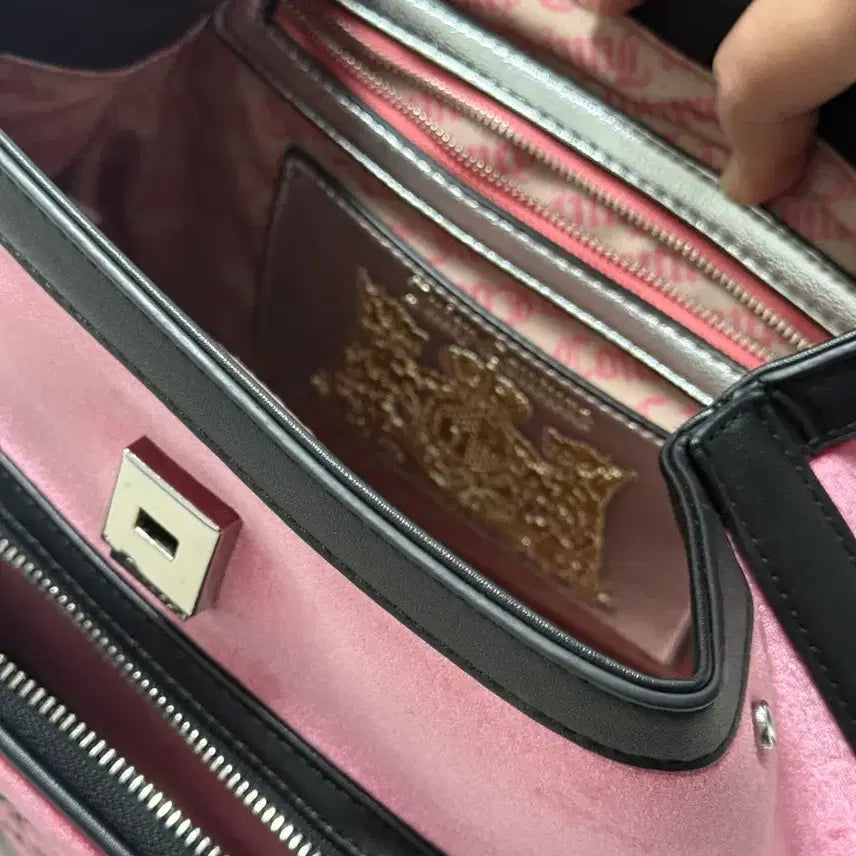 [BUNJANG] Juicy Couture Velvet and Leather Backpack with Silver Pouch / (새상품급)쥬시꾸뛰르 벨벳 가죽 배색 실버체인 백팩 (실버파우치 포함)