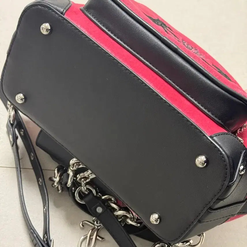 [BUNJANG] Juicy Couture Velvet and Leather Backpack with Silver Pouch / (새상품급)쥬시꾸뛰르 벨벳 가죽 배색 실버체인 백팩 (실버파우치 포함)