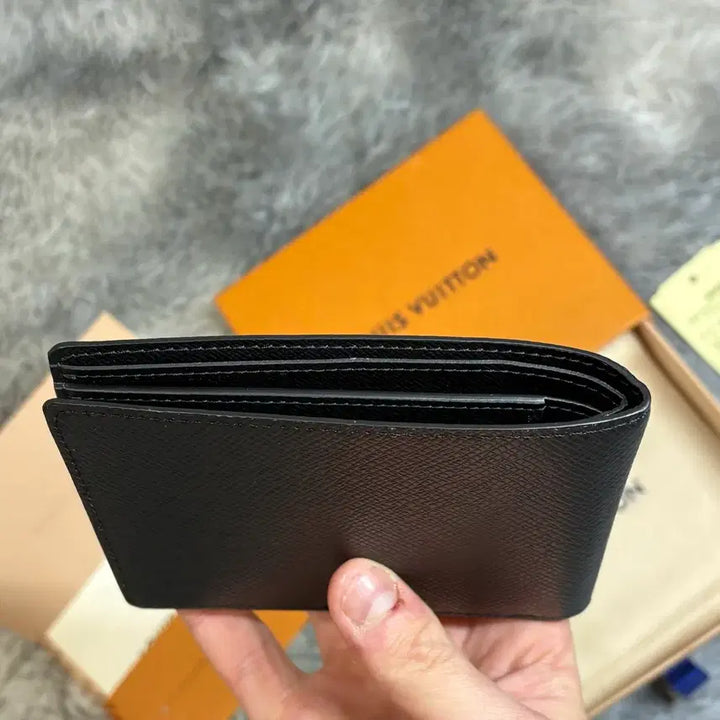 [BUNJANG] Louis Vuitton Multiple Taiga Wallet / [OS,새상품급] 루이비통 멀티플 타이가 월릿