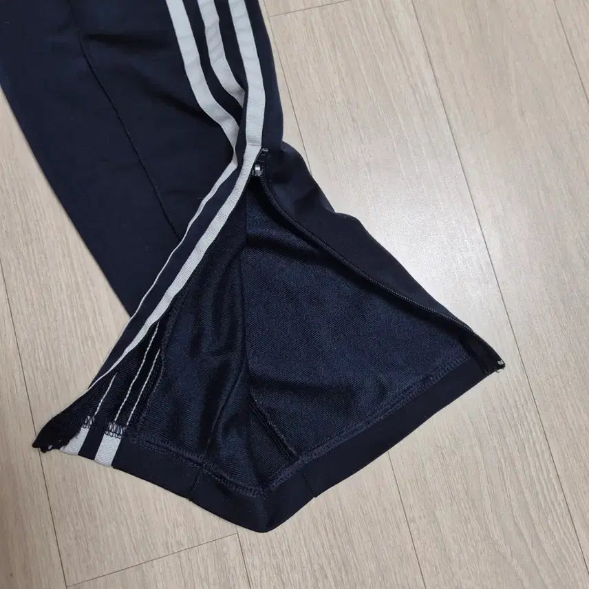 [BUNJANG] Adidas Europa Track Pants (Size S) / [S] 아디다스 유로파 트랙팬츠