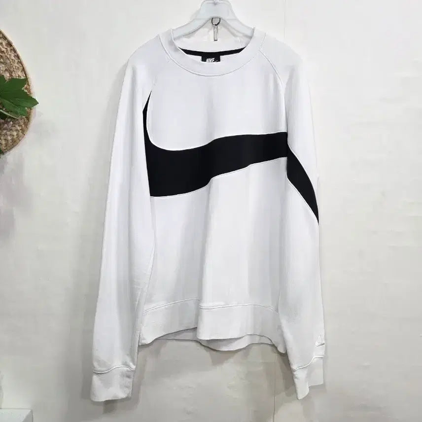 [SOLD OUT] 나이키 스우시 맨투맨 화이트 M