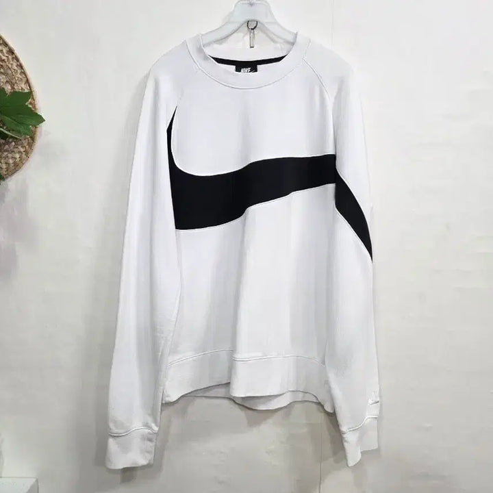 [SOLD OUT] 나이키 스우시 맨투맨 화이트 M