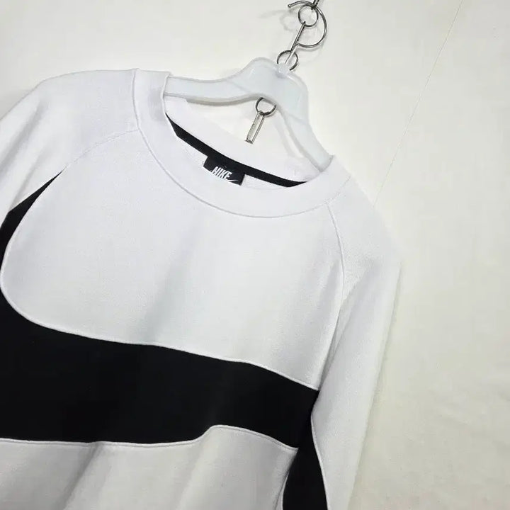 [SOLD OUT] 나이키 스우시 맨투맨 화이트 M