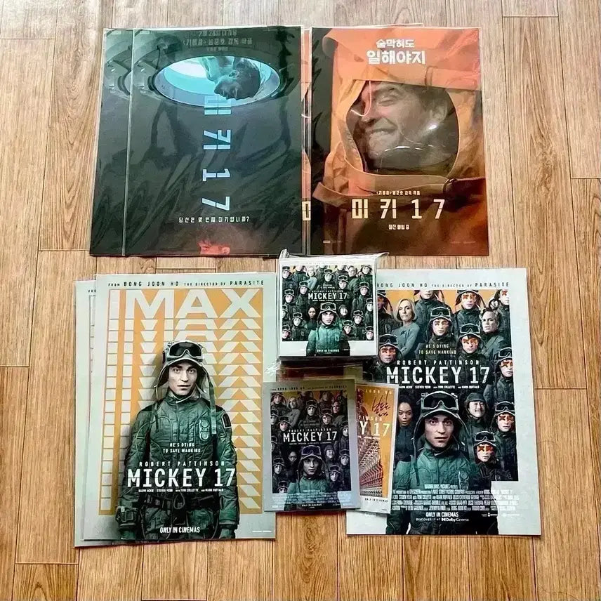 [BUNJANG] Mickey 17 Movie Poster Bundle Set / 미키17 3주차 일러스트 포스터 롯데시네마 아이맥스돌비 봉준호싸인아트카드