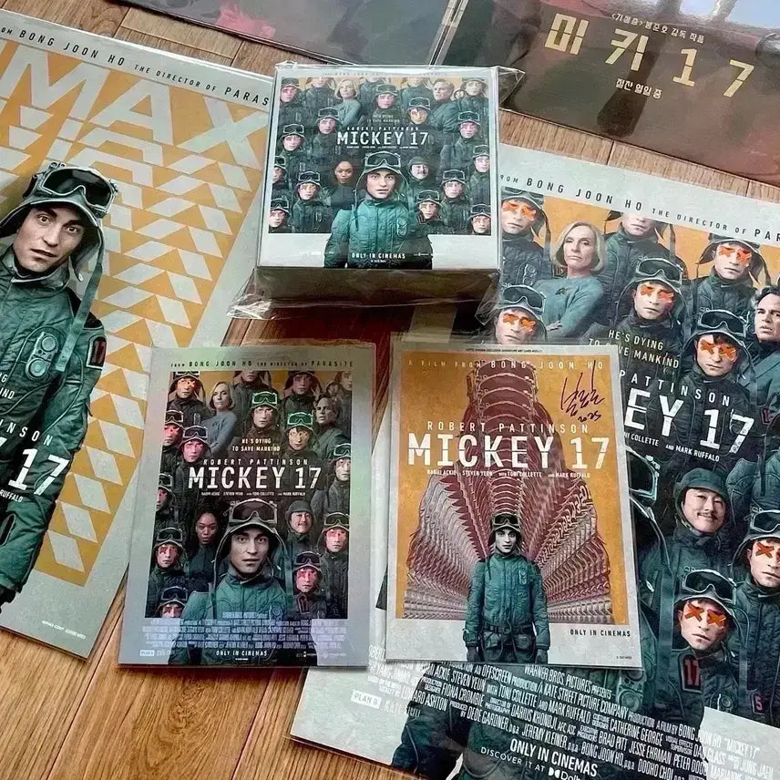 [BUNJANG] Mickey 17 Movie Poster Bundle Set / 미키17 3주차 일러스트 포스터 롯데시네마 아이맥스돌비 봉준호싸인아트카드