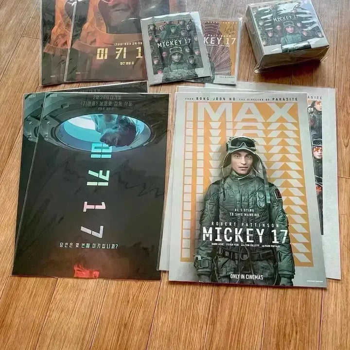 [BUNJANG] Mickey 17 Movie Poster Bundle Set / 미키17 3주차 일러스트 포스터 롯데시네마 아이맥스돌비 봉준호싸인아트카드