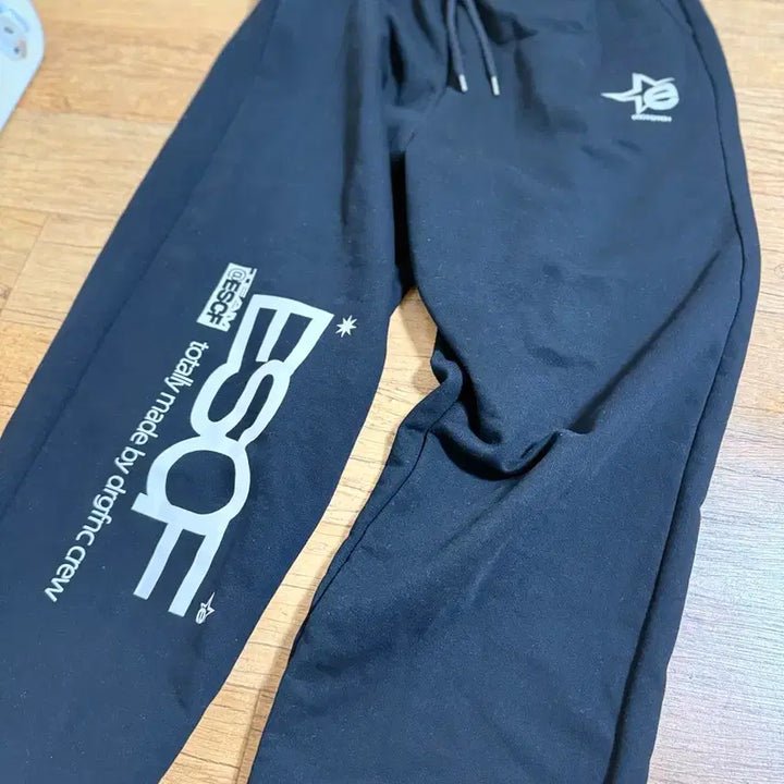 [BUNJANG] Escape From Training Pants / 익스케이프프롬 추리닝 바지