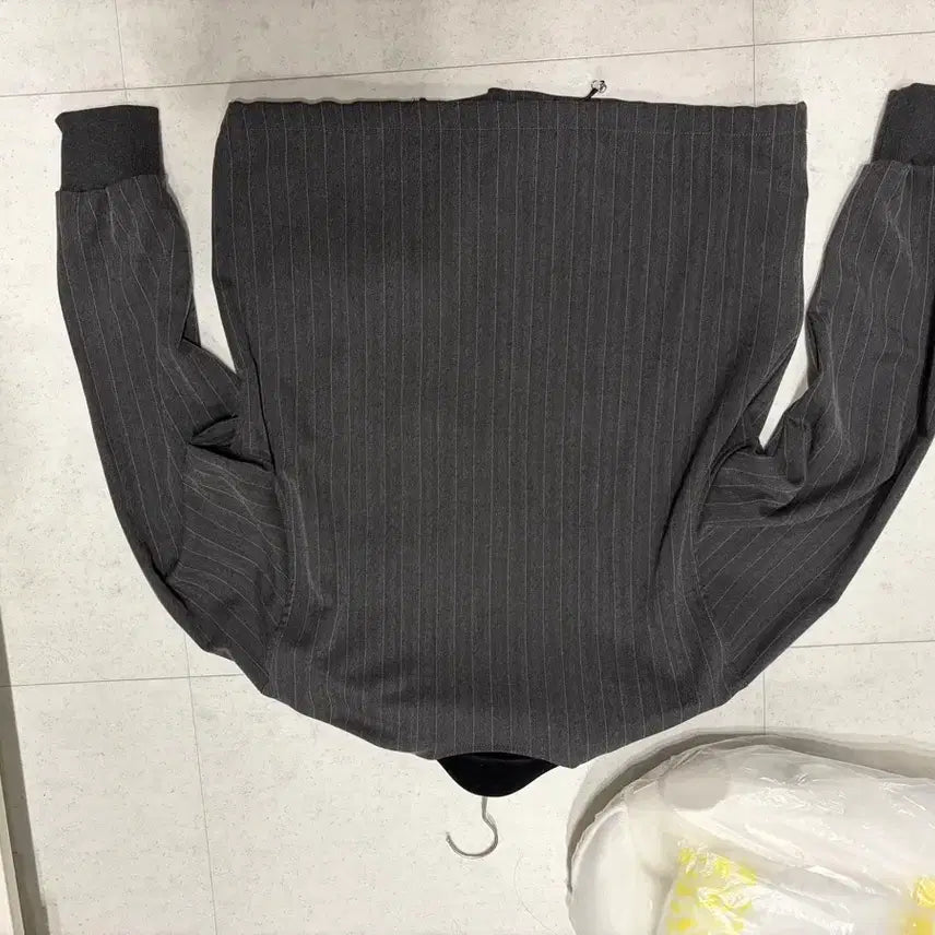 [BUNJANG] DNSR Stripe V-Neck Collarless Jacket Charcoal XL / (새상품)니트증정 DNSR 스트라이프 브이넥 카라리스 자켓 차콜 XL