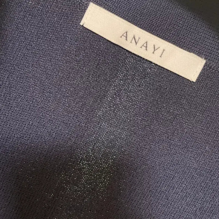 [BUNJANG] ANAYI Navy Punching Cardigan / 옷잘입는 제니도입는 힙한 ANAYI 네이비 펀칭가디건