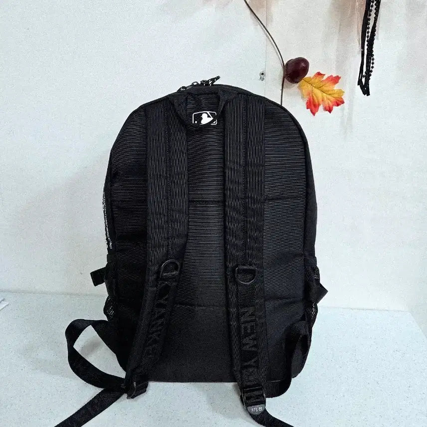 [BUNJANG] MLB New York Yankees Black Backpack / MLB 뉴욕 양키스 블랙 백팩
