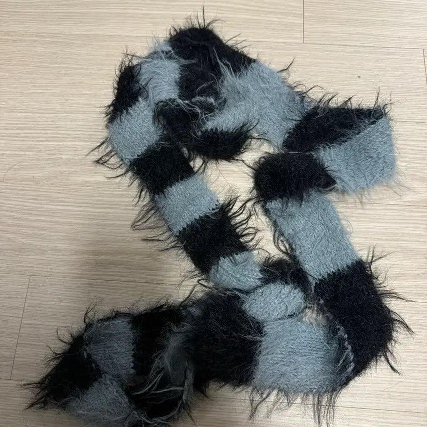 [BUNJANG] Illygo Stripe Fur Muffler / 일리고 스트라이프 퍼 머플러 그레이