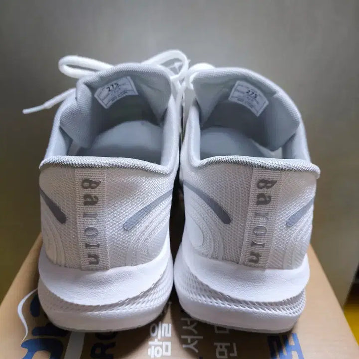 [BUNJANG] Pro World Cup Classe Running Shoes / (새상품)275사이즈 런닝화 신기 편한 특허 운동화 프로월드컵