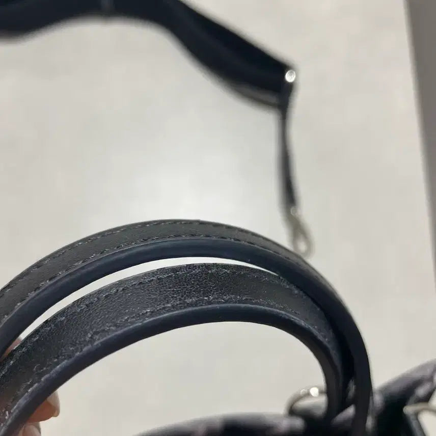 [BUNJANG] Rosa.K Dot Pattern Crossbody Bag / 로사케이 도트백 크로스백