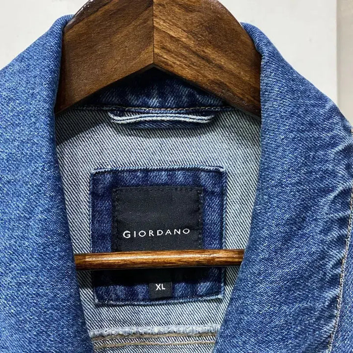 [BUNJANG] Giordano Two-Pocket Denim Trucker Jacket / (105) 지오다노 캐주얼 투포켓 데님 트러커 청자켓