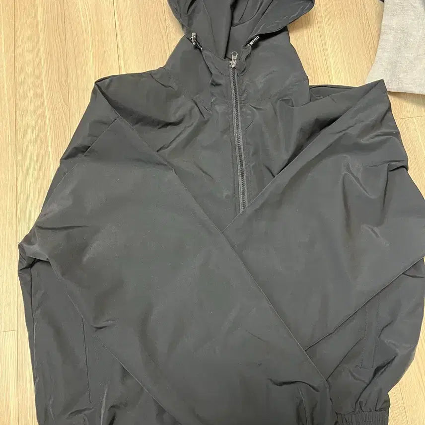 [BUNJANG] Black Windbreaker Jacket / 바람막이 검정