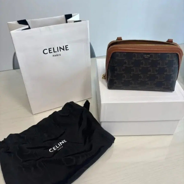 [BUNJANG] Celine Triomphe Chain Clutch / 셀린느 트리옹프 체인클러치