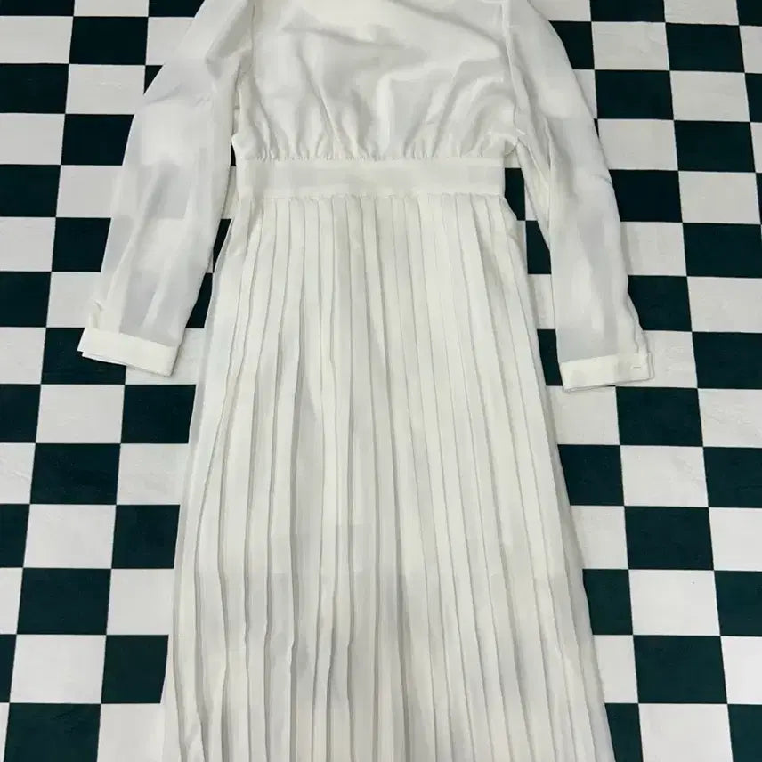 [BUNJANG] Chung Soon Chiffon Pleated Long Dress / 청순 쉬폰 플리츠 라인 시스루 화이트 여리여리 롱 원피스 휴양지