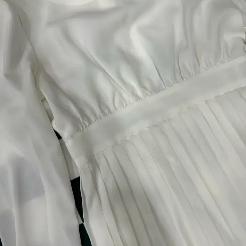 [BUNJANG] Chung Soon Chiffon Pleated Long Dress / 청순 쉬폰 플리츠 라인 시스루 화이트 여리여리 롱 원피스 휴양지