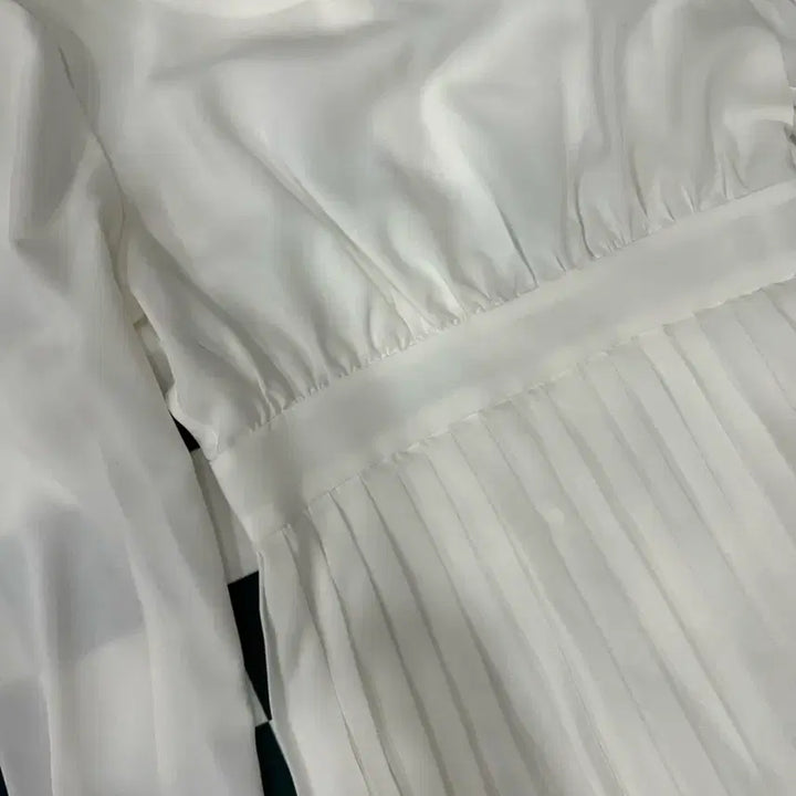 [BUNJANG] Chung Soon Chiffon Pleated Long Dress / 청순 쉬폰 플리츠 라인 시스루 화이트 여리여리 롱 원피스 휴양지