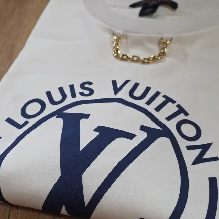 [BUNJANG] Louis Vuitton Flocked LV T-Shirt White / 루이 비통 플록드 LV 반팔 티셔츠_화이트 XL