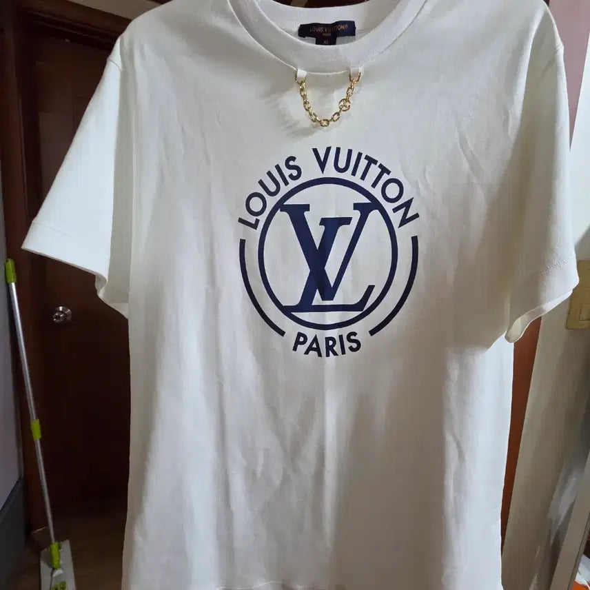 [BUNJANG] Louis Vuitton Flocked LV T-Shirt White / 루이 비통 플록드 LV 반팔 티셔츠_화이트 XL