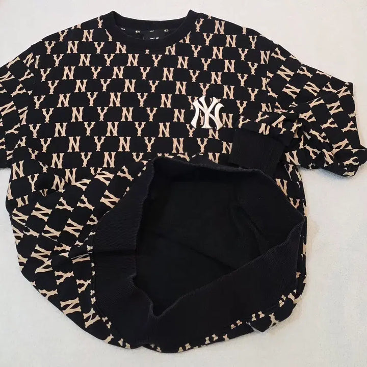 [BUNJANG] MLB Black Crewneck Sweatshirt / MLB 엠엘비 맨투맨