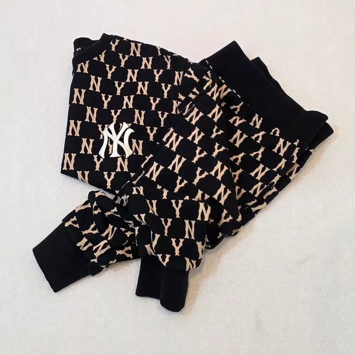 [BUNJANG] MLB Black Crewneck Sweatshirt / MLB 엠엘비 맨투맨