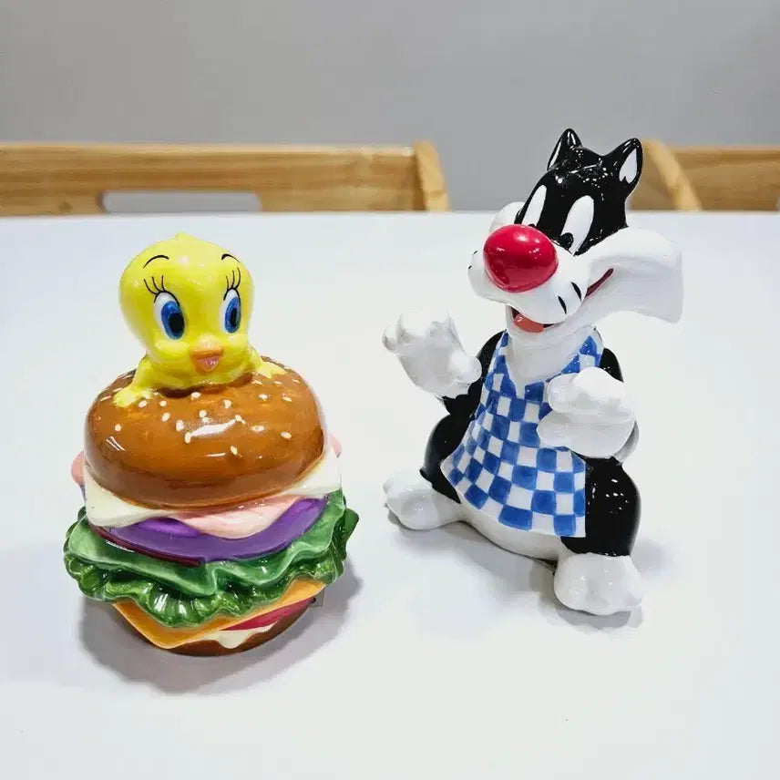 [BUNJANG] Looney Tunes Tweety &amp; Sylvester Hamburger Salt and Pepper Shakers / 루니툰즈 트위티 실베스터 햄버거 솔트앤페퍼