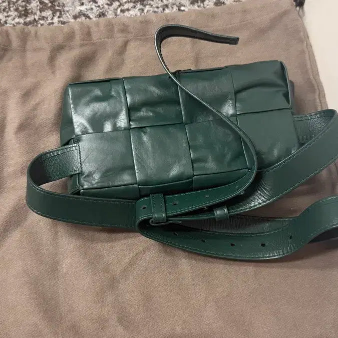 [BUNJANG] Bottega Veneta Cassette Belt Bag (New) / 보테가베네타 카세트 벨트백 완전 새상품 미사용