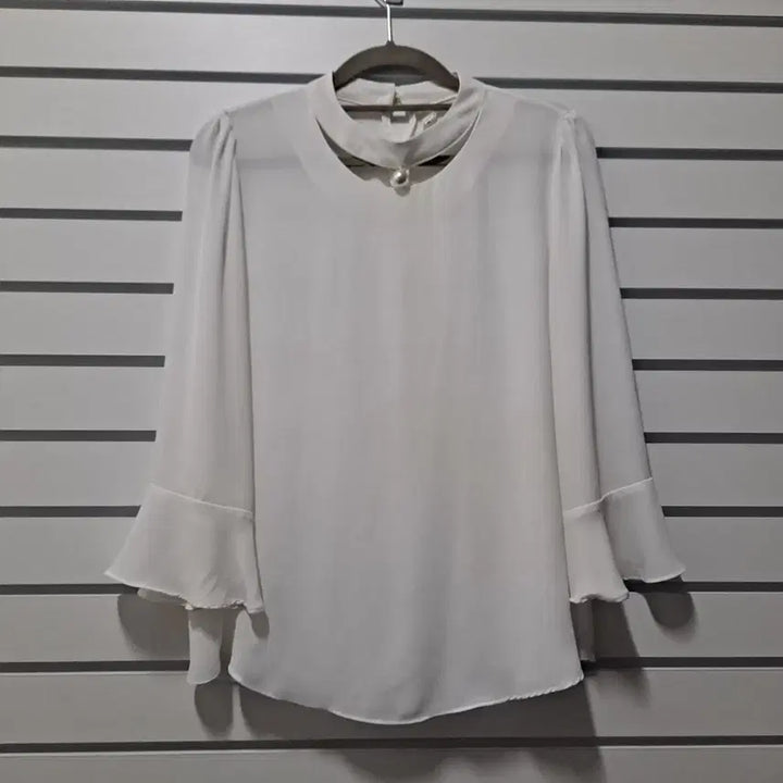 [BUNJANG] Wardrobe Styling Pearl Neckline Blouse / 여성 하늘하늘 넥진주 블라우스66/옷장꾸미기