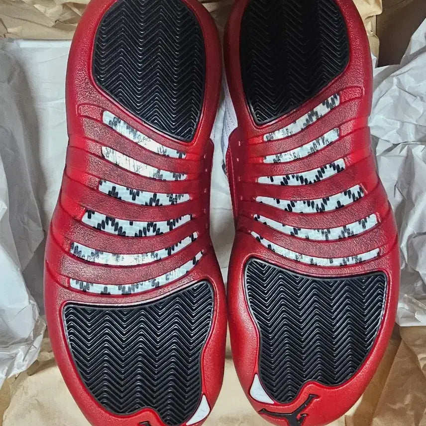 [BUNJANG] Jordan 12 Cherry (2023) Sneakers / 조던12 체리 270 (2023)