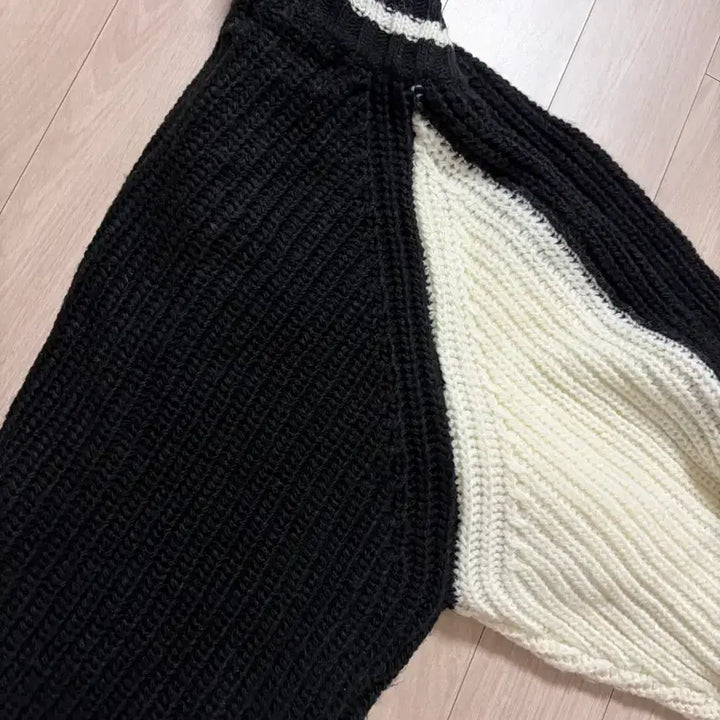 [BUNJANG] Color Block Knit Zip-Up Jacket / 배색 니트 집업 블랙/화이트