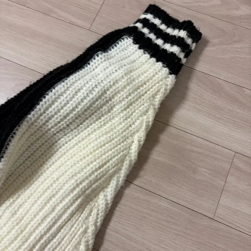 [BUNJANG] Color Block Knit Zip-Up Jacket / 배색 니트 집업 블랙/화이트