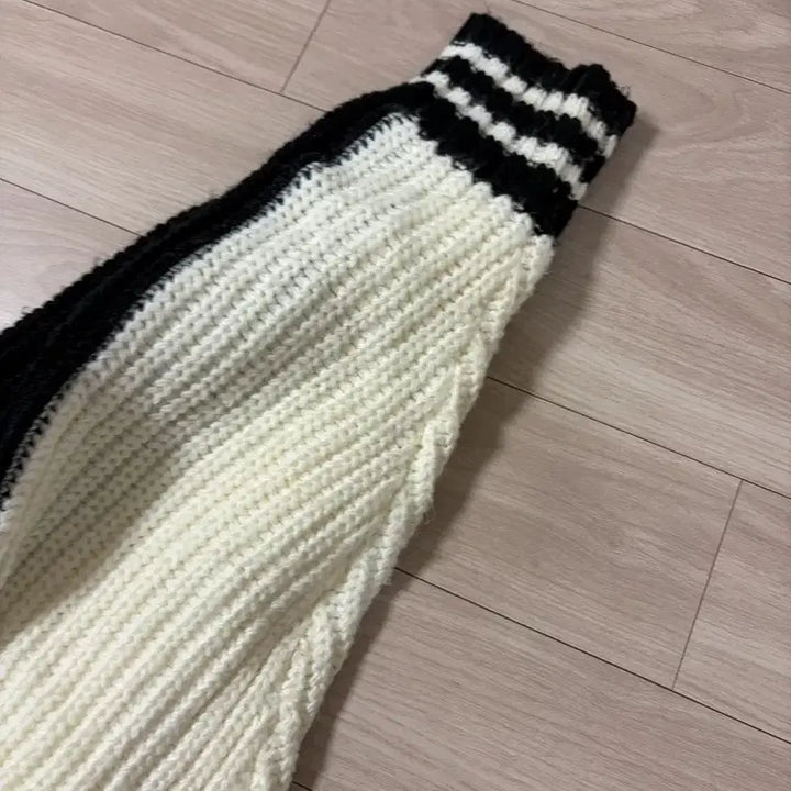 [BUNJANG] Color Block Knit Zip-Up Jacket / 배색 니트 집업 블랙/화이트