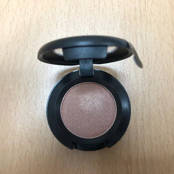 [BUNJANG] MAC All That Glitters Eyeshadow & Giverny Milchak Cover Foundation Bundle / 맥 아이섀도우 올댓글리터스, 지베르니 밀착 커버 파운데이션 일괄 팝니다.