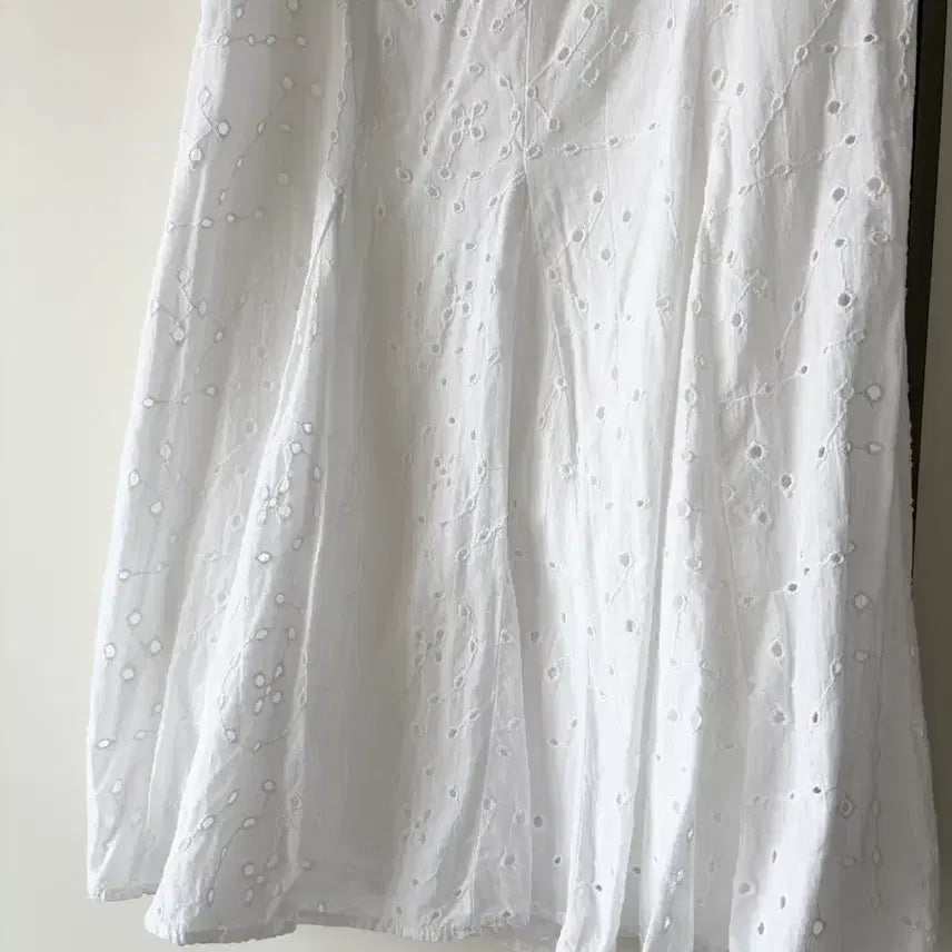 [SOLD OUT] Zara 자라 펀칭 민소매 화이트 미니원피스