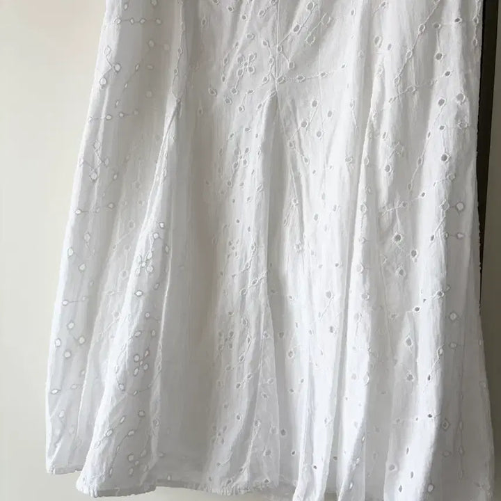 [SOLD OUT] Zara 자라 펀칭 민소매 화이트 미니원피스