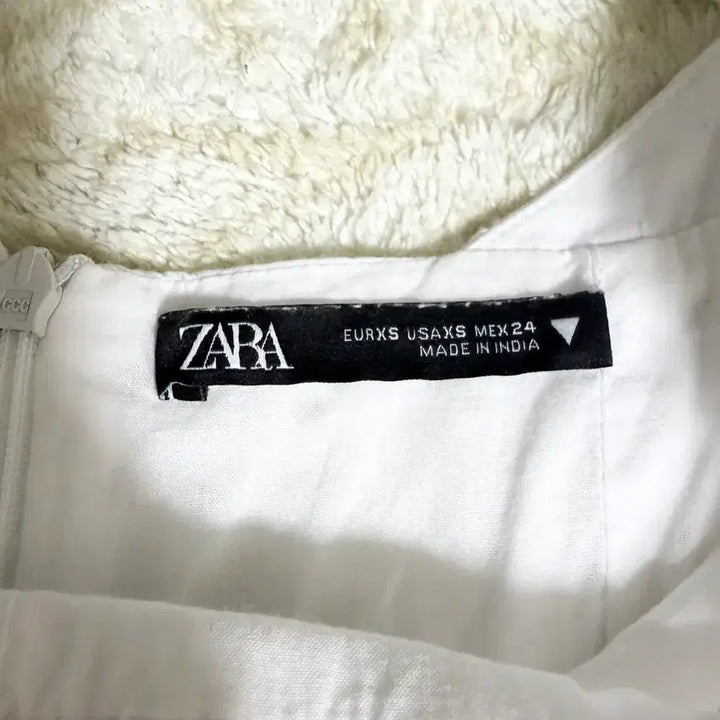 [SOLD OUT] Zara 자라 펀칭 민소매 화이트 미니원피스