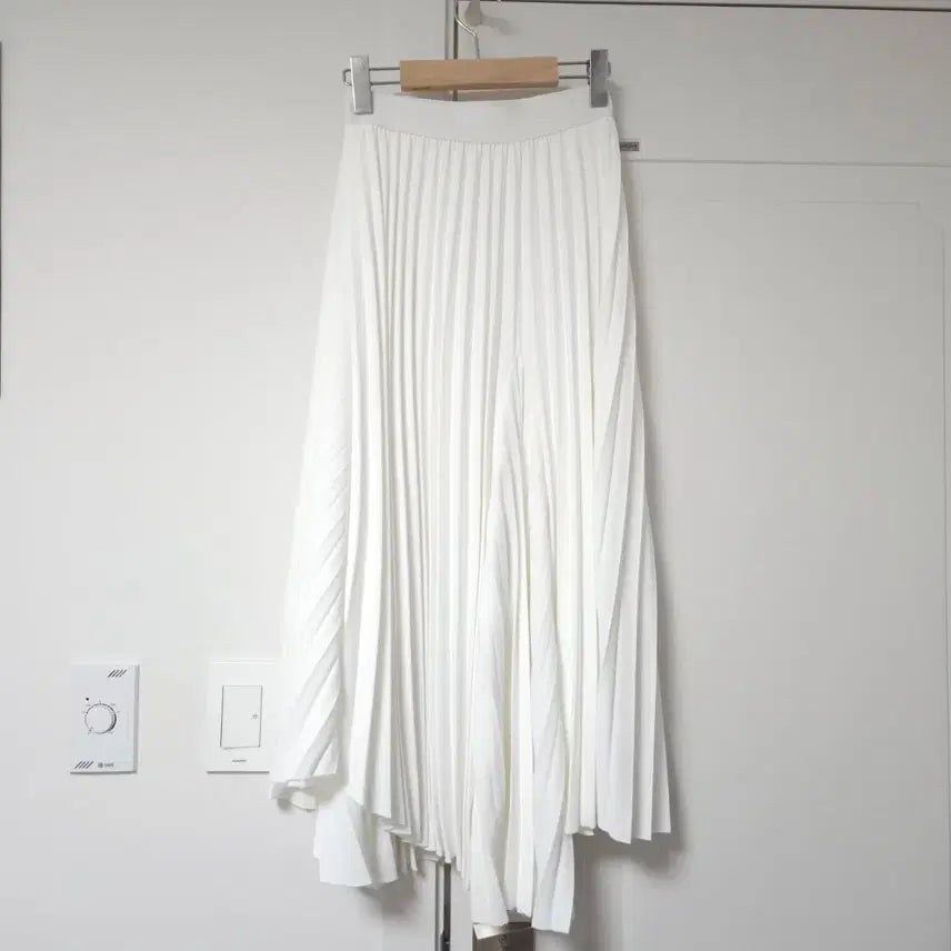 [BUNJANG] by flow 바이플로우 Pleated Long Skirt / by flow 바이플로우 바이씨니 플리츠 롱스커트