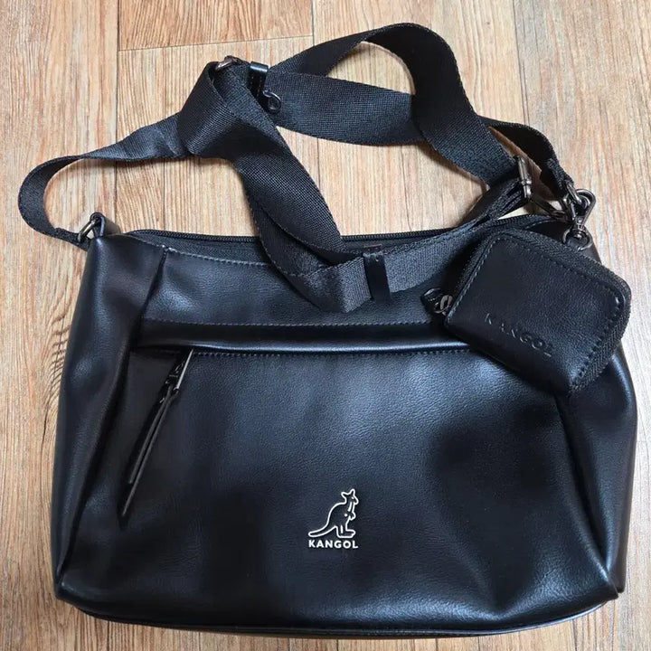 [BUNJANG] Kangol Black Crossbody Bag Card Wallet Set / 캉골 블랙 가방 + 카드지갑 세트