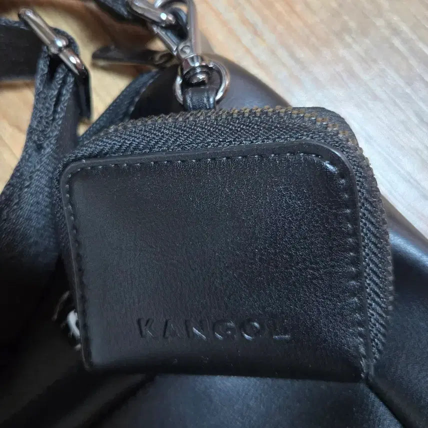 [BUNJANG] Kangol Black Crossbody Bag Card Wallet Set / 캉골 블랙 가방 + 카드지갑 세트