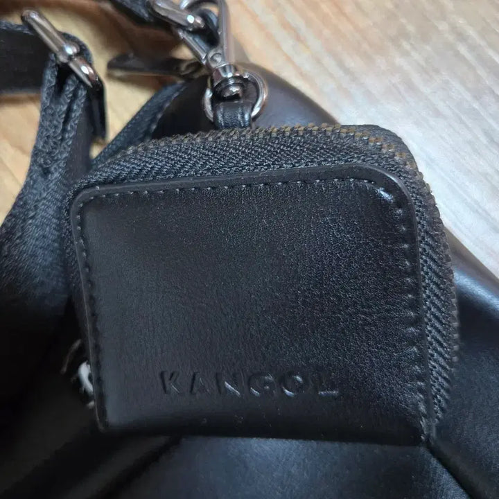 [BUNJANG] Kangol Black Crossbody Bag Card Wallet Set / 캉골 블랙 가방 + 카드지갑 세트
