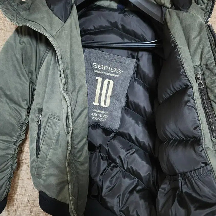 [BUNJANG] Series Bomber Padded Jacket / 시리즈 봄버 패딩 자켓 (100)